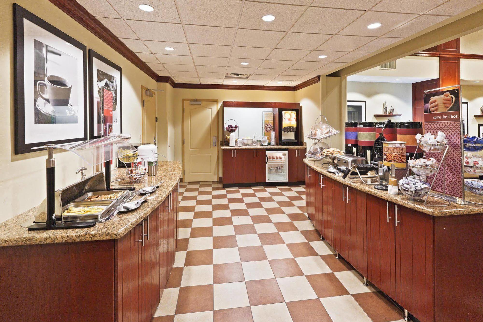 Hampton Inn & Suites Owasso Ресторан фото
